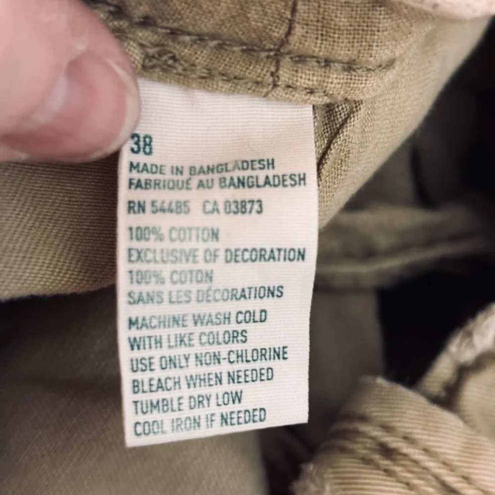 American Eagle Outfitters Very Y2K Classic Cargo Shorts – Sz 38 (Excellent)